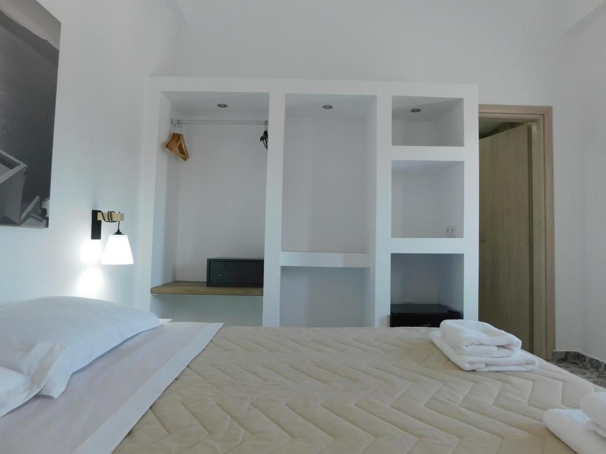 Fira Capital Rooms Exterior photo
